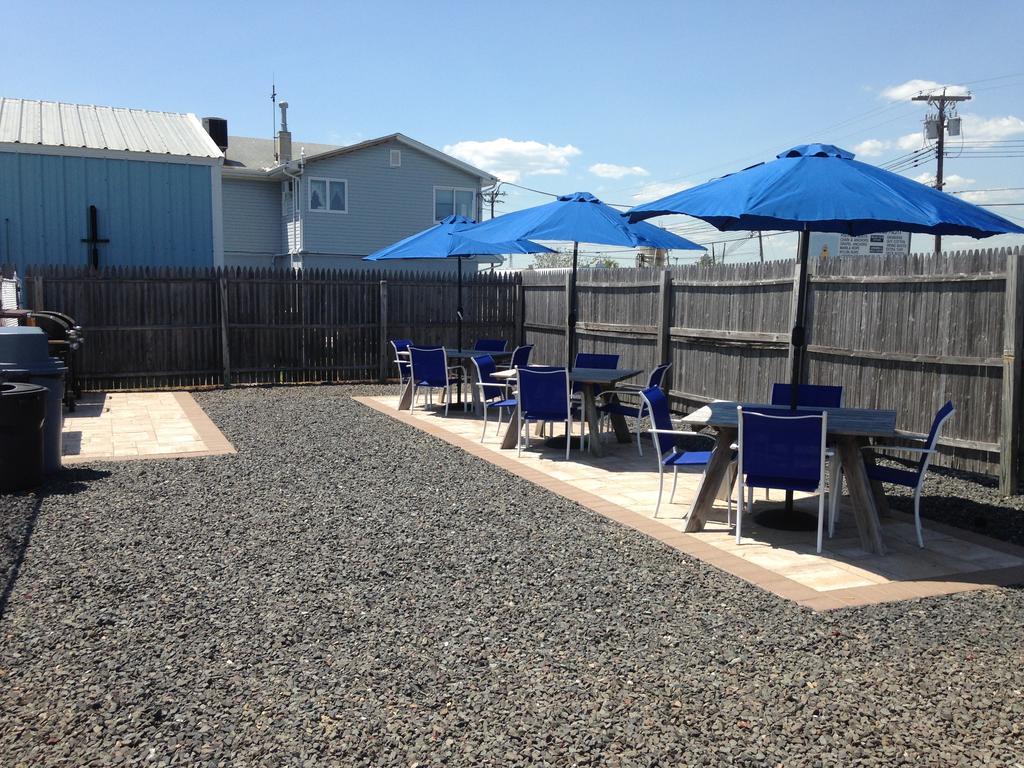Shore Point Motel Пойнт Плезънт Бийч Екстериор снимка