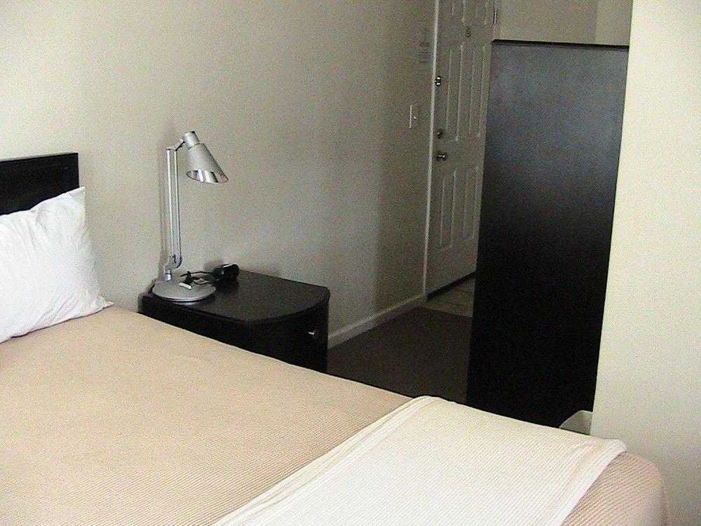 Shore Point Motel Пойнт Плезънт Бийч Екстериор снимка